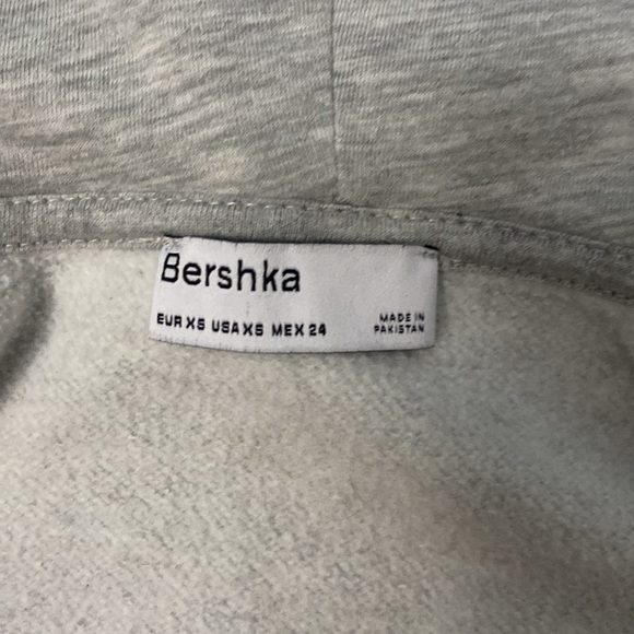 Zip up - Picture 2 of 2